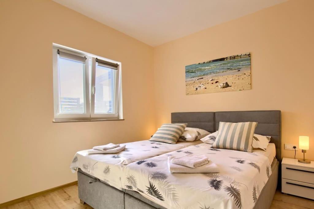 Apartment Sunrise Fuer 6 Personen In Pula-Stinjan Екстериор снимка