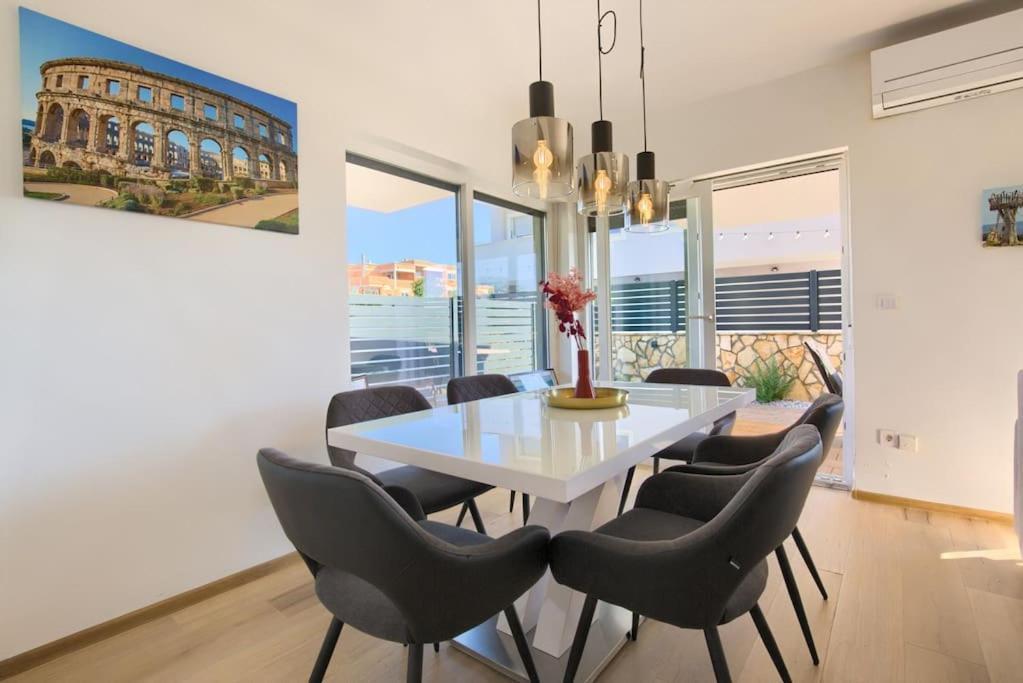 Apartment Sunrise Fuer 6 Personen In Pula-Stinjan Екстериор снимка