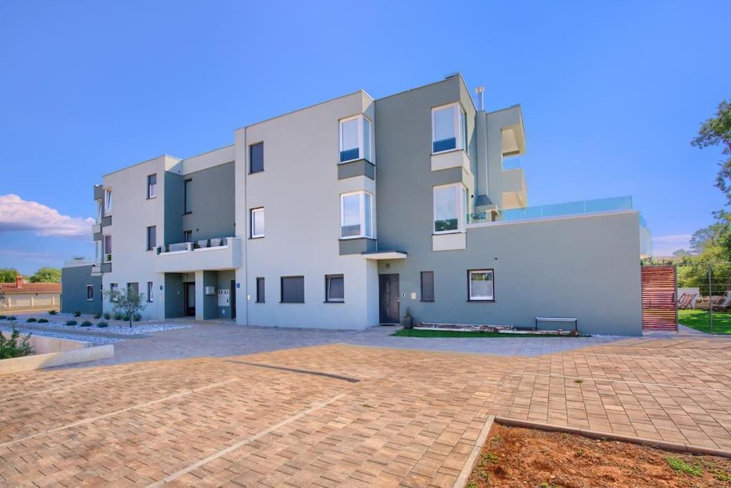 Apartment Sunrise Fuer 6 Personen In Pula-Stinjan Екстериор снимка