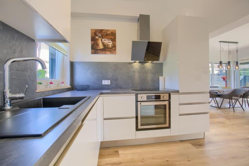 Apartment Sunrise Fuer 6 Personen In Pula-Stinjan Екстериор снимка