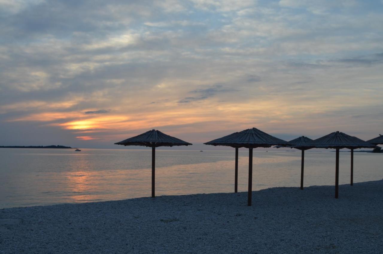 Apartment Sunrise Fuer 6 Personen In Pula-Stinjan Екстериор снимка